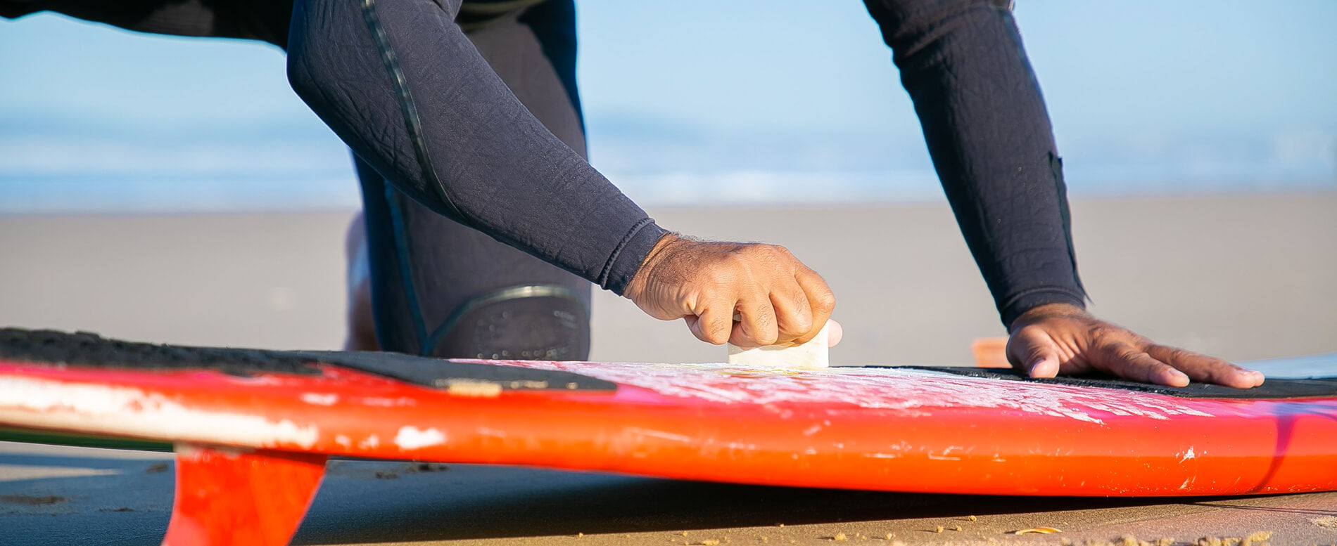 How to wax a surfboards